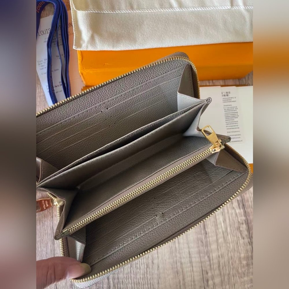 Louis Vuitton Monogram Zippy Wallet - Picture 7 of 9